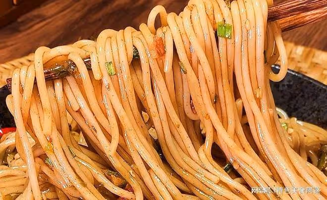 米粉絕絕子的解饞吃法,搭配豬肉末拌一拌,味美又飽腹,嘎嘎好吃