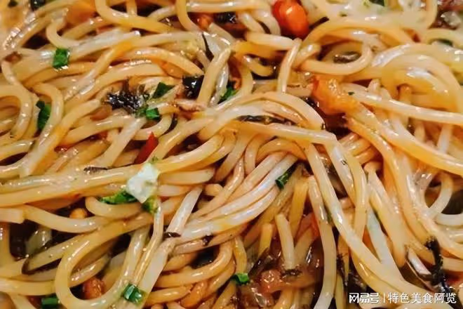 米粉絕絕子的解饞吃法,搭配豬肉末拌一拌,味美又飽腹,嘎嘎好吃