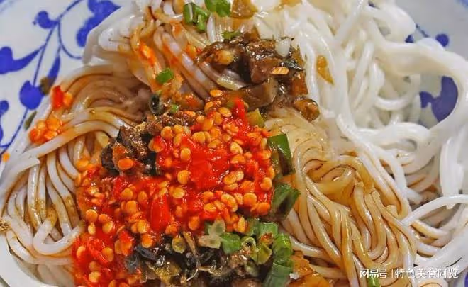 米粉絕絕子的解饞吃法,搭配豬肉末拌一拌,味美又飽腹,嘎嘎好吃
