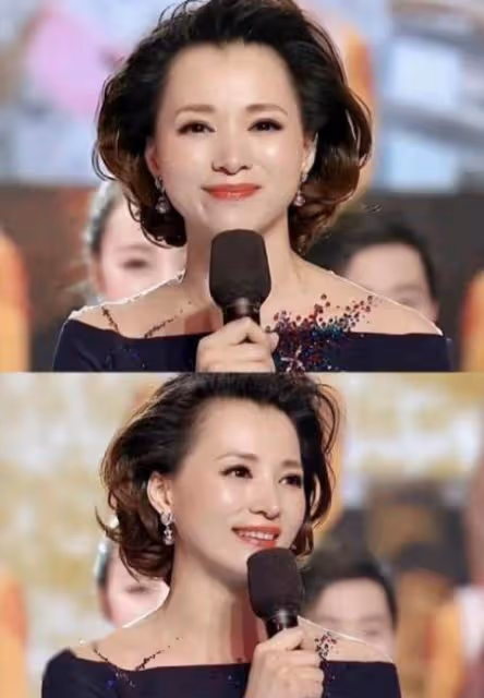 56歲周濤和50歲董卿近照,一個優雅老去,一個剪短髮成路人