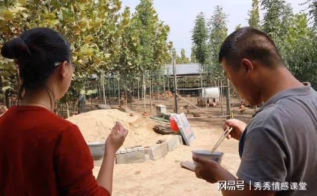 當年我爸是上門女婿,外公一直對他不滿意,臨終前讓他打開箱子