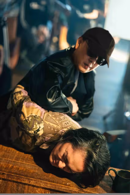 蕭煌奇超英勇！咖啡廳制伏詐騙犯畫面曝光