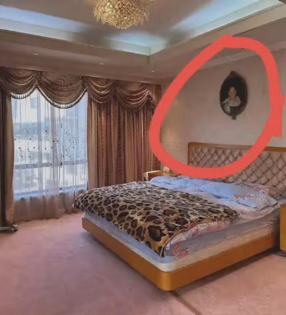 黎婉華豪宅內景曝光，裡面有大量舊照，何超英和妹妹合影首次公開