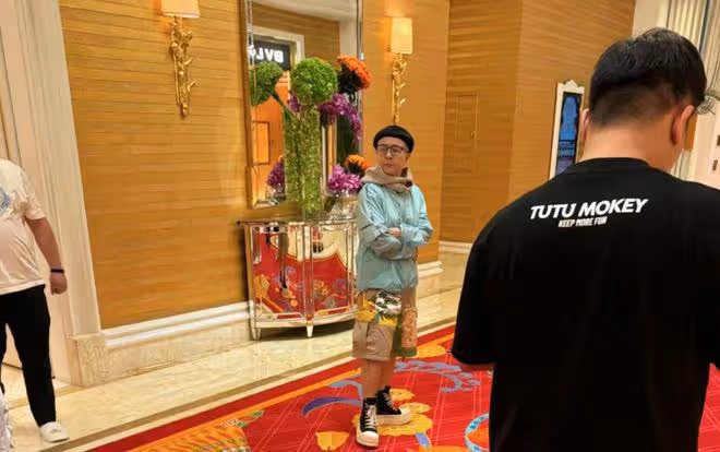 主持人金龜子現身賭場遊玩，手握大把現金氣場強大，女兒IP在澳門