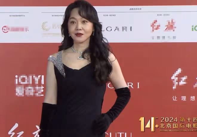 北京這一夜，陳數的鎖骨，陳沖的腰，中老年女星性感起來迷死人