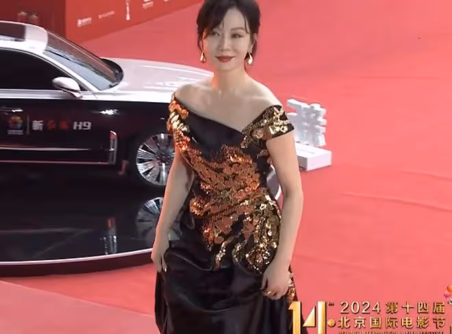 北京這一夜，陳數的鎖骨，陳沖的腰，中老年女星性感起來迷死人