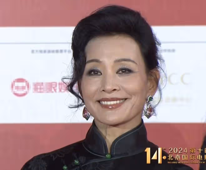 北京這一夜，陳數的鎖骨，陳沖的腰，中老年女星性感起來迷死人