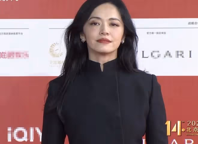 北京這一夜，陳數的鎖骨，陳沖的腰，中老年女星性感起來迷死人