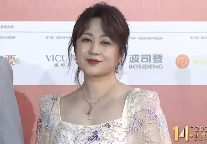 北京這一夜，陳數的鎖骨，陳沖的腰，中老年女星性感起來迷死人