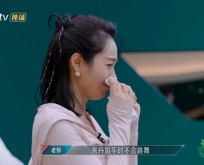 《浪姐5》戚薇的直爽，蔡文靜的卑微，娛樂圈人情世故就出來了