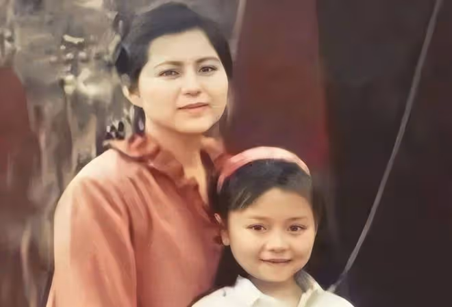被玩弄感情15年，騙走6億身家，離婚5年後，張靚穎像換了一個人