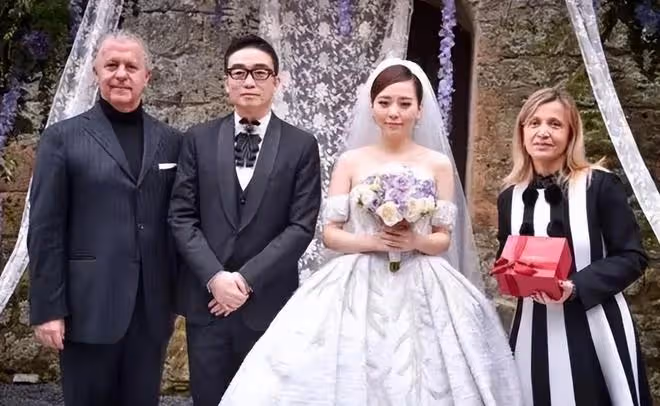 被玩弄感情15年,騙走6億身家,離婚5年後,張靚穎像換了一個人