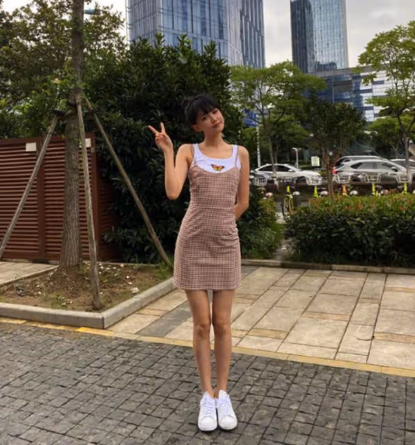 27歲孫怡小腹突出一塊,自爆孕期體重才112斤,這身材也太A了