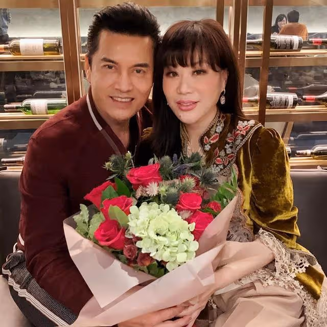 呂良偉兒子小200斤身材，黑衣壯實摟親媽像大佬，長得樸實接地氣