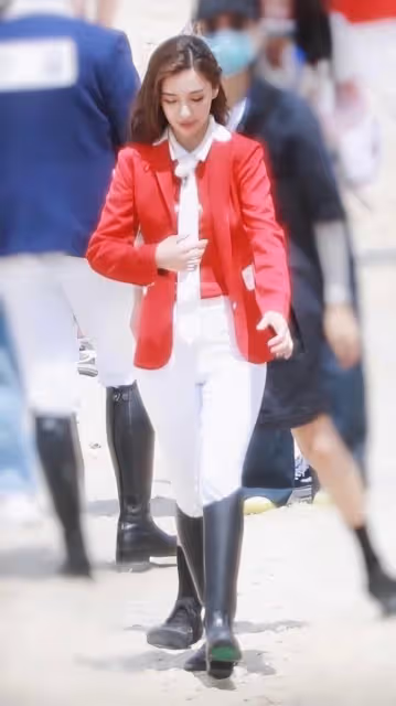 Angelababy五五身材有168cm?穿低腰白褲現假大胯,大腿顯粗壯
