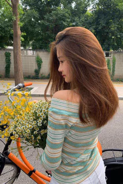 15歲穿搭博主意外走紅，時髦穿搭太撩人，混血臉五官精緻很甜美