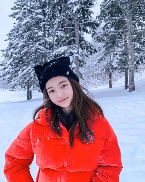 15歲穿搭博主意外走紅，時髦穿搭太撩人，混血臉五官精緻很甜美