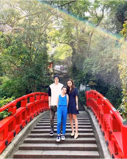 15歲穿搭博主意外走紅，時髦穿搭太撩人，混血臉五官精緻很甜美