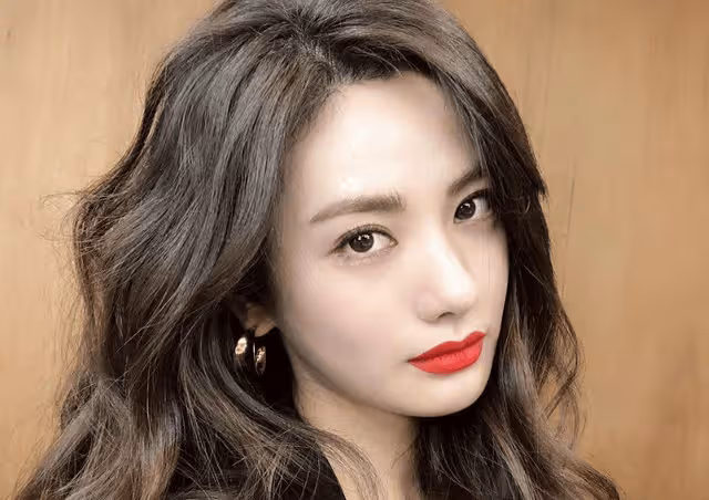 世界「第一美女」長啥樣？穿乳膠人魚裙，網友：仙女下凡