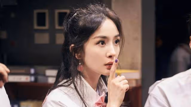 楊冪舊照曝光，看到她以前的照片，網友：有沒有整容一目了然