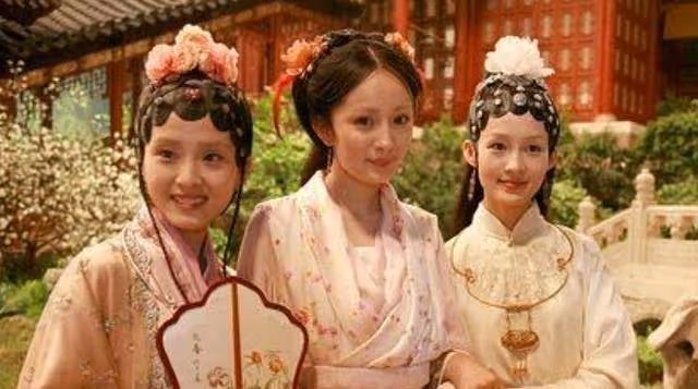 李沁張檬楊冪蔣夢婕10年前舊照流出，楊冪膚色引爭議，變化太大
