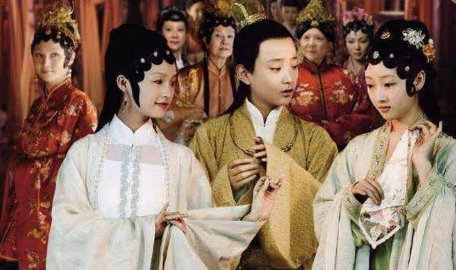 李沁張檬楊冪蔣夢婕10年前舊照流出，楊冪膚色引爭議，變化太大