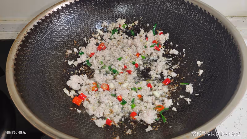 明明為超級蔬菜,吃的人卻不多!和酸菜肉末燒一鍋,吃出大營養、吃出滿口香