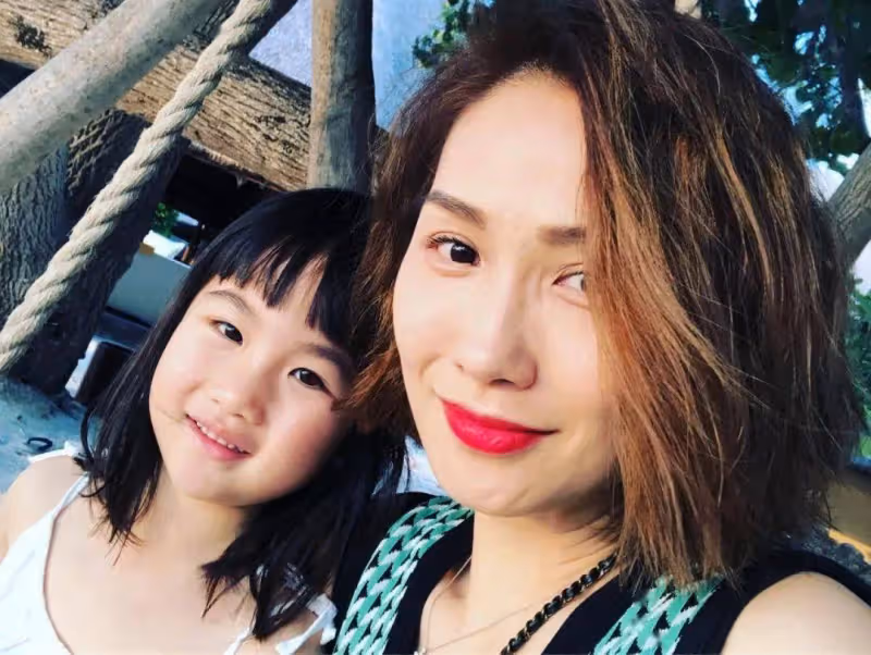 TVB前女星大曬兩條項鍊參加學校晚宴!貴氣十足!曾演《封神榜》妲己妹妹