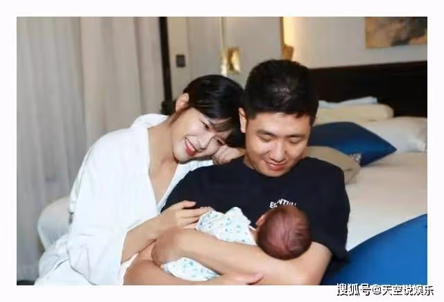 超模李艾重返T台,1.2米長腿被吐槽不如瞿穎,夫妻生活曾引爭議
