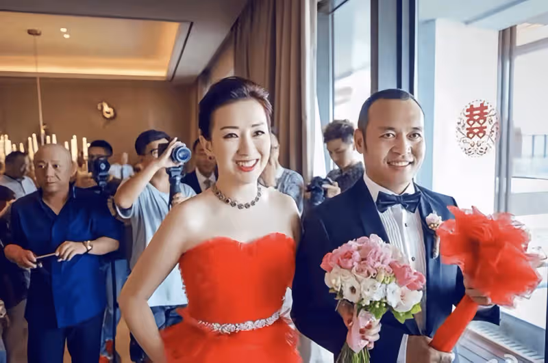 香港女星遠嫁內蒙古富商,慶祝結婚八周年,堅持丁克不生小孩