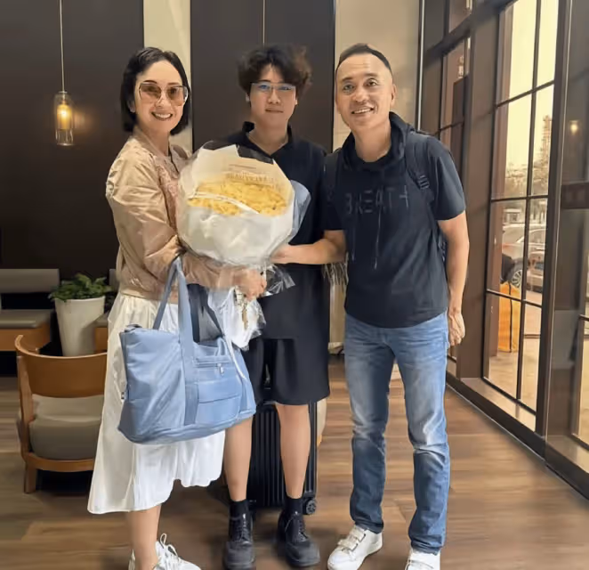 香港女星遠嫁內蒙古富商,慶祝結婚八周年,堅持丁克不生小孩