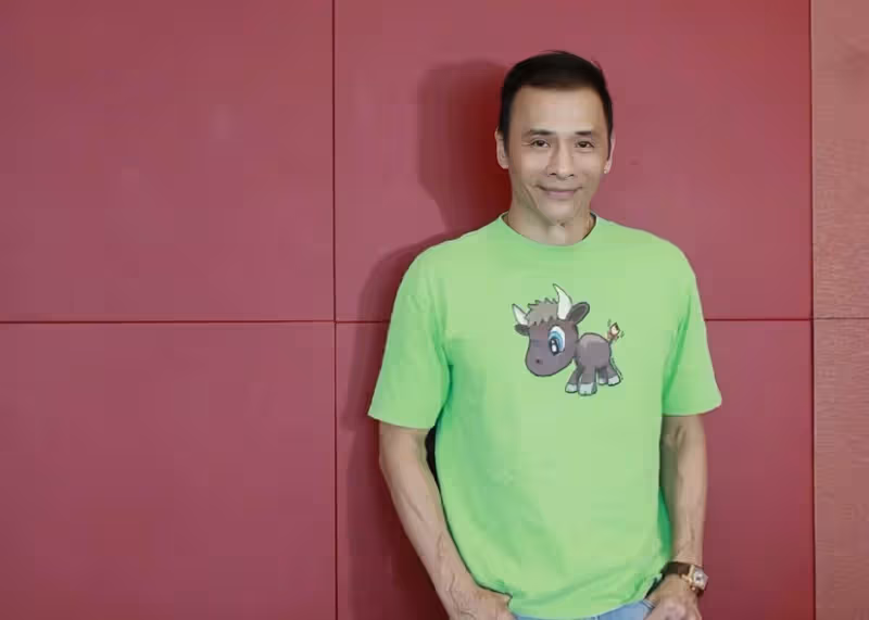 香港男星割膽手術後瘦10斤,至今未婚長住酒店,父母均已離世
