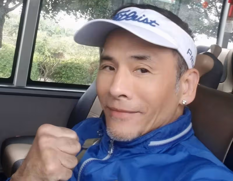 香港男星割膽手術後瘦10斤,至今未婚長住酒店,父母均已離世