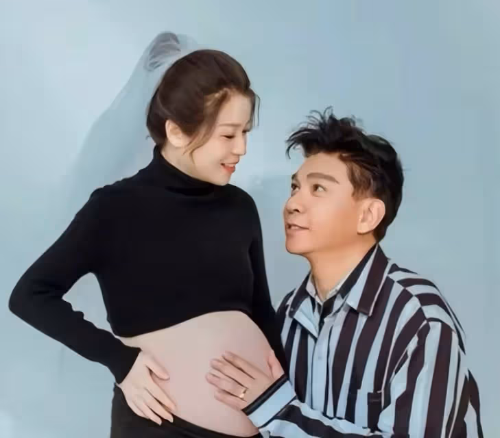 恭喜!56歲香港男星老來得子,突然宣布小20歲三婚妻子懷孕