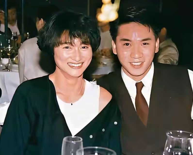 恭喜!56歲香港男星老來得子,突然宣布小20歲三婚妻子懷孕