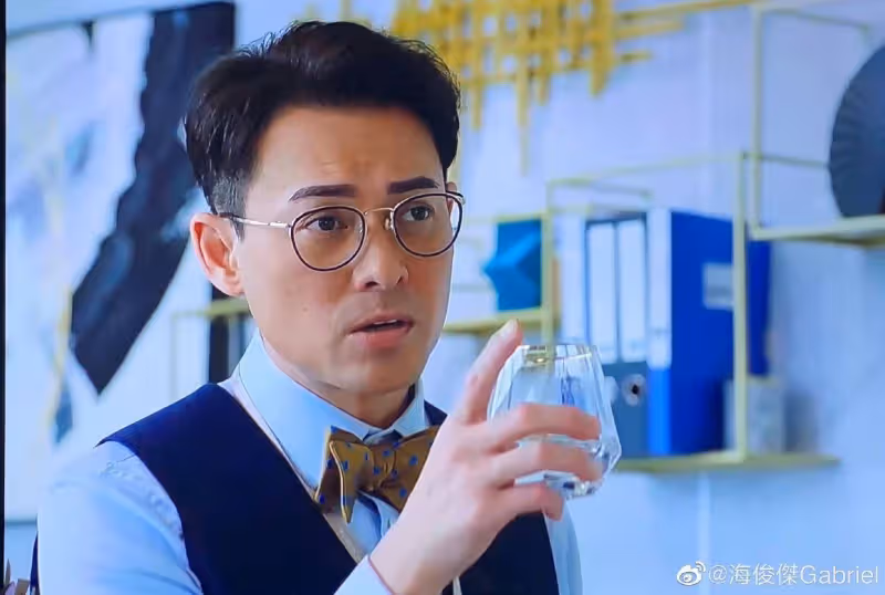 知名港星亮相新劇身形暴瘦,兩頰凹陷頭大身子小,陳慧珊是其表姐