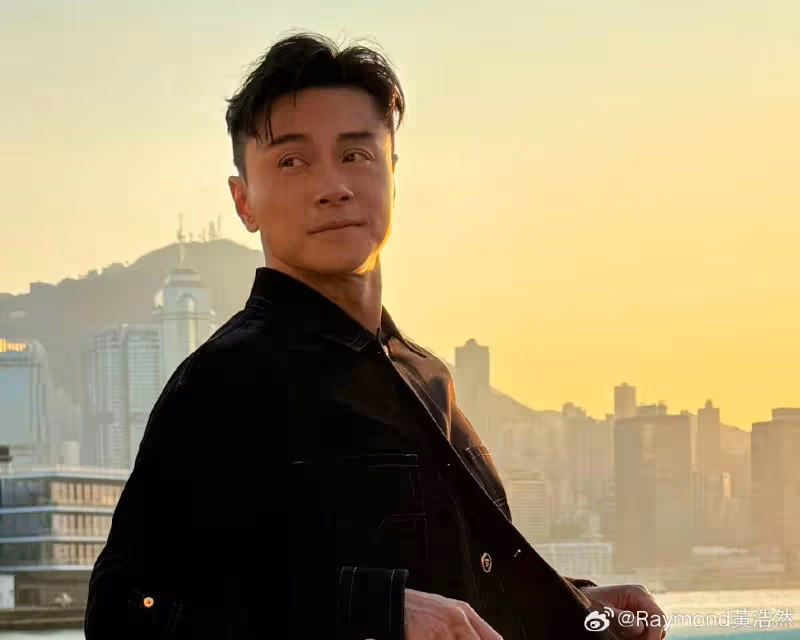 TVB前知名小生地鐵站被偶遇!娶富貴妻子,曾患罕見病險喪命