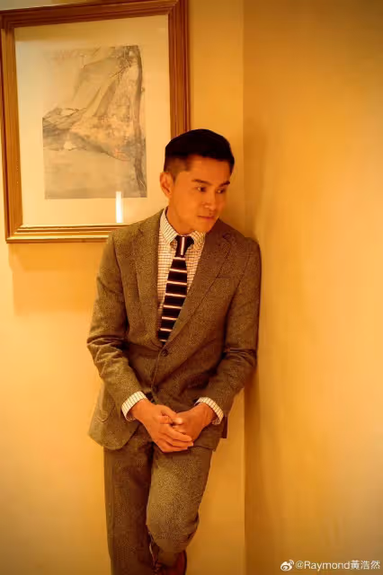 TVB前知名小生地鐵站被偶遇!娶富貴妻子,曾患罕見病險喪命