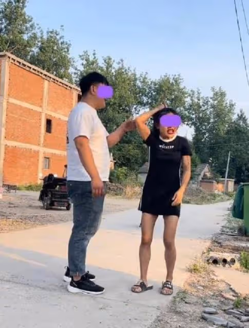 妻子精心打扮去見前男友,丈夫拳腳相加:我知道你們的關係不一般