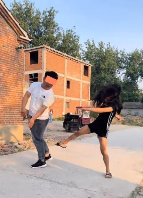 妻子精心打扮去見前男友,丈夫拳腳相加:我知道你們的關係不一般
