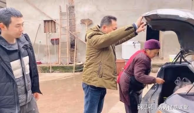 結婚第二年我開車帶媳婦回娘家,岳母看到車,說了句意味深長的話