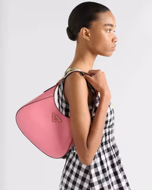 母親節送個PRADA「小粉紅」給媽咪　GUCCI螢光粉旅行袋IU也喜歡