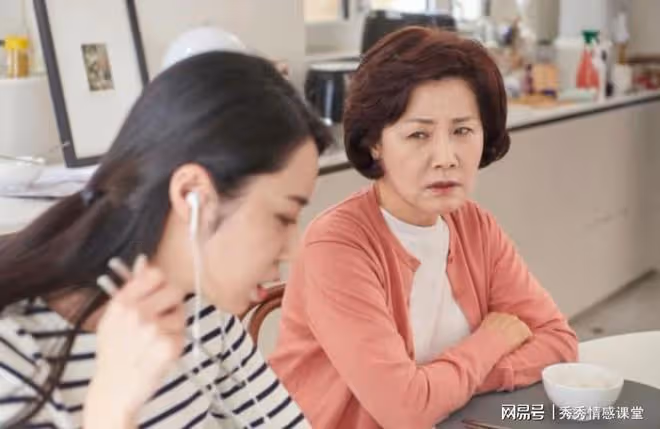 我懷孕肚子餓,婆婆把東西藏起不給吃,老公氣憤:再不來了