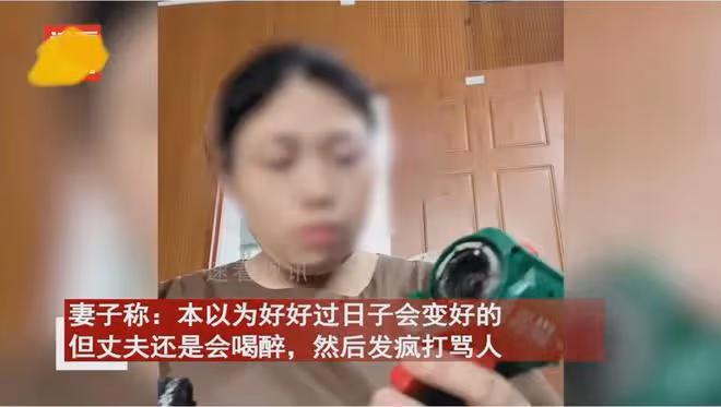 妻子擋到丈夫被狠踹一腳，下秒被掐脖按倒在地，狂砸東西不敢反駁