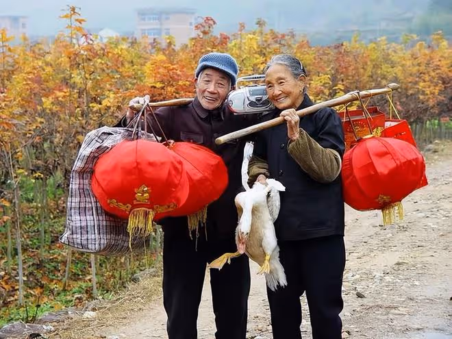 經常給子女兩種錢的老人,晚年很難過得安穩,別不信