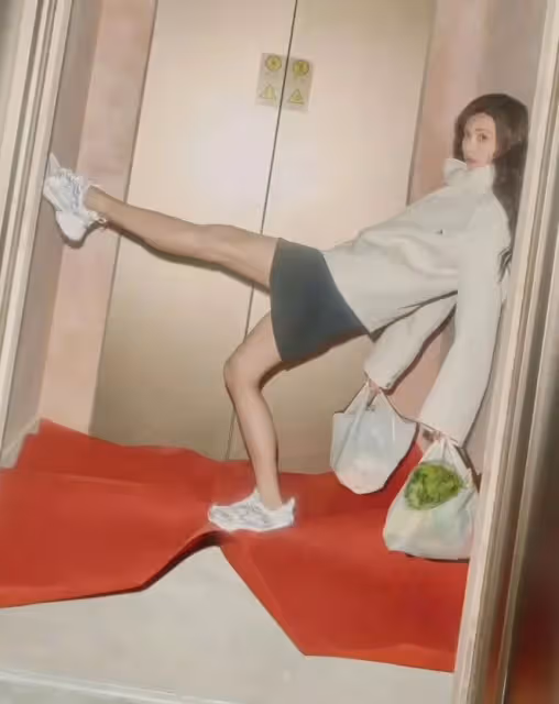 林志玲拍中國時尚雜誌躍上水泥車大開腿！網友看笑了「構圖好醜糟蹋她」