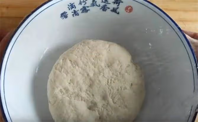 2碗麵粉,一杯牛奶,這樣做香甜鬆軟,比麵包簡單更好吃