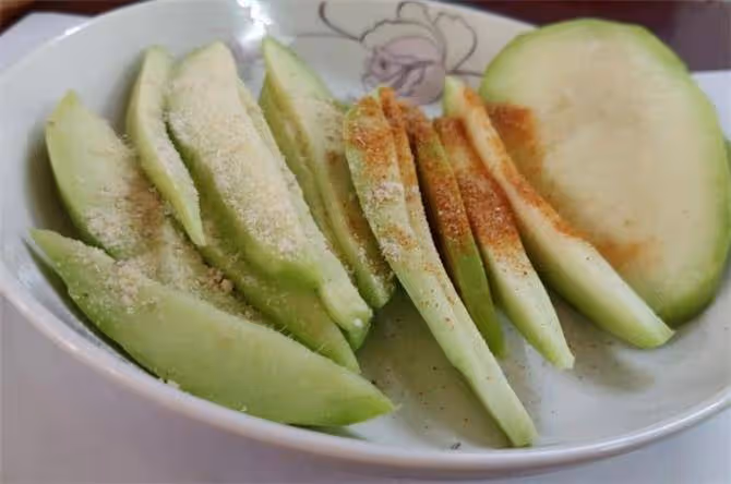番石榴不要直接吃了,一定要這樣吃,配點陳皮粉,讓你吃了還想吃