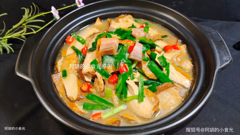 韭菜和它太絕配,一碗全是高蛋白!換個做法燜一鍋,一口鮮嫩、滿口好食慾