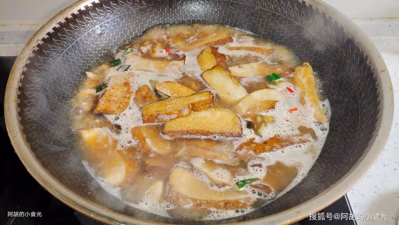 韭菜和它太絕配，一碗全是高蛋白！換個做法燜一鍋，一口鮮嫩、滿口好食慾